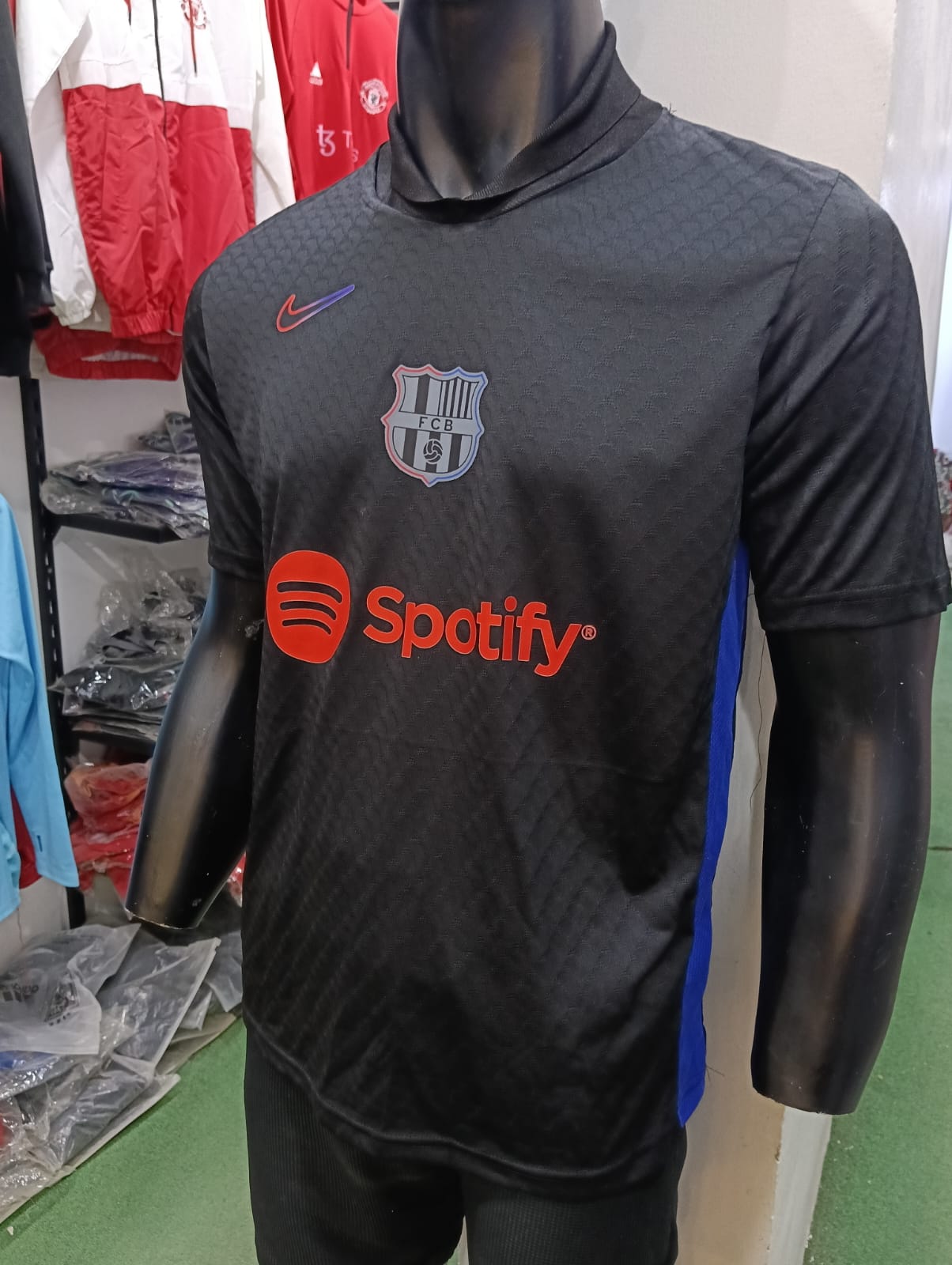 تيشيرت برشلونه اسود 2025